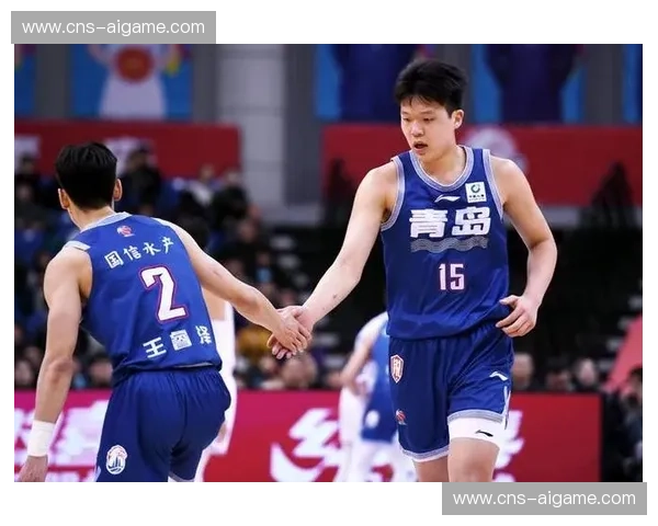 青岛国信水产男篮开放媒体训练日，展示针对三分球的专项战术演练。